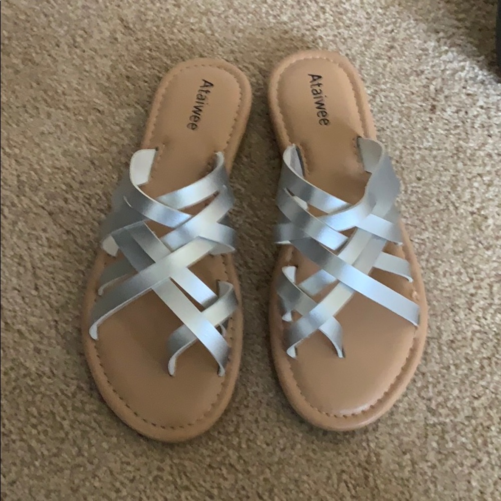 Cute pair of sandals!!